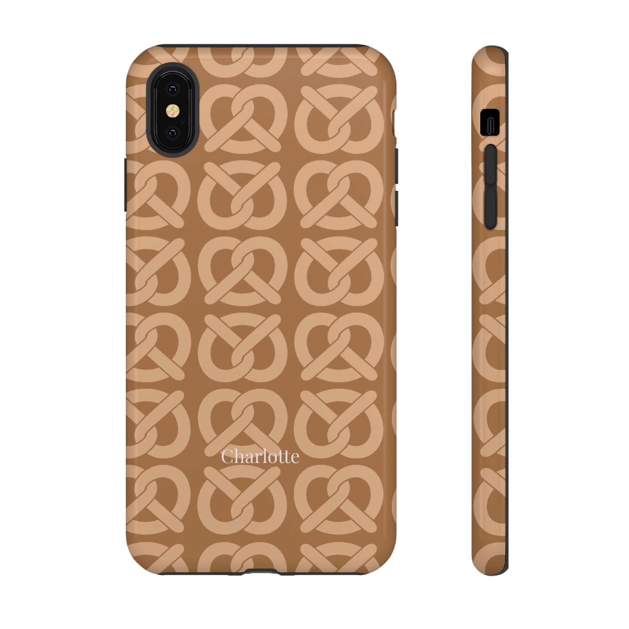 BREZN MONOGRAMM COGNAC – Personalisierte Handyhülle mit Dual-Layer-Schutz