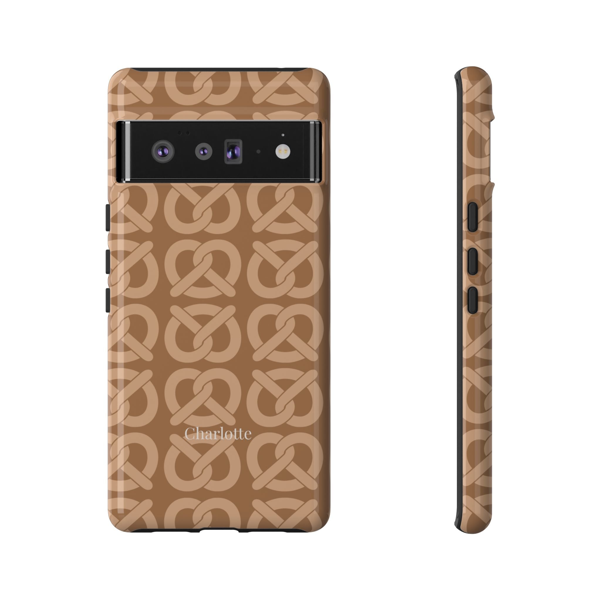 BREZN MONOGRAMM COGNAC – Personalisierte Handyhülle mit Dual-Layer-Schutz