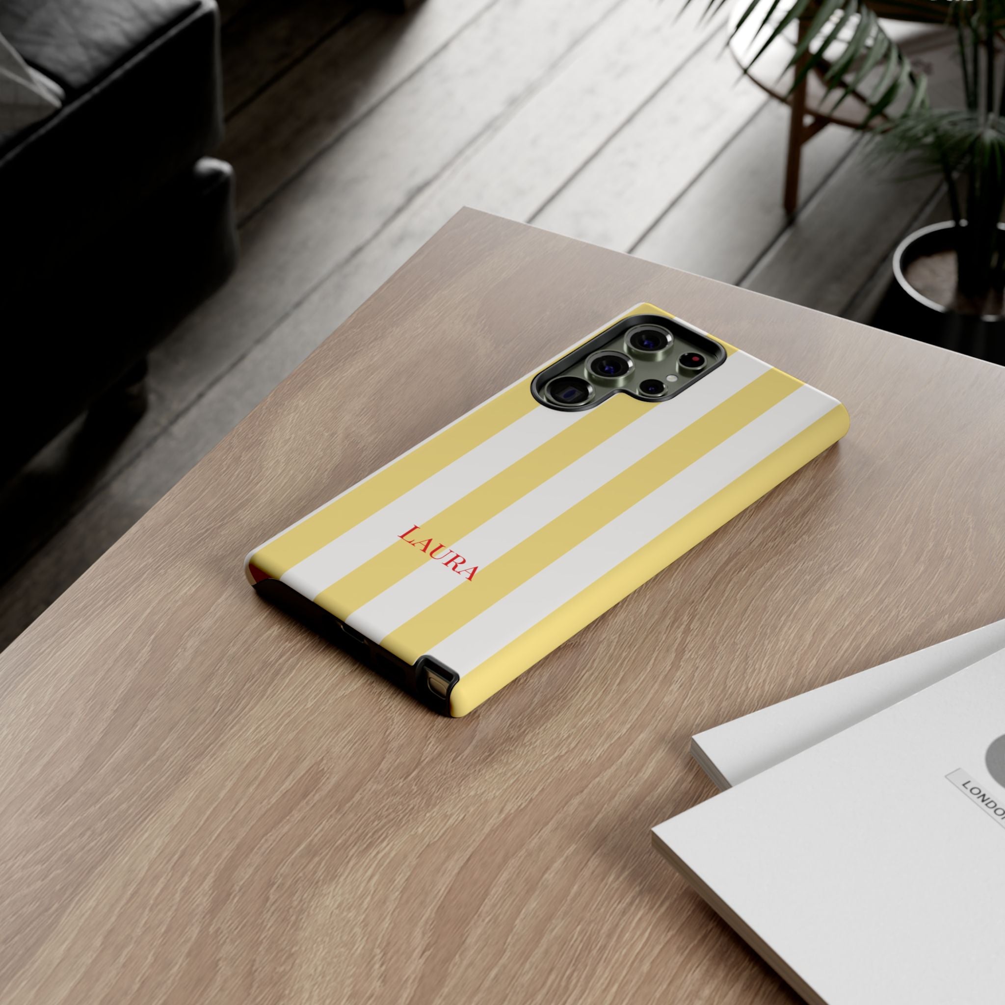 YELLOW STRIPES – Personalisierte Handyhülle mit Dual-Layer-Schutz