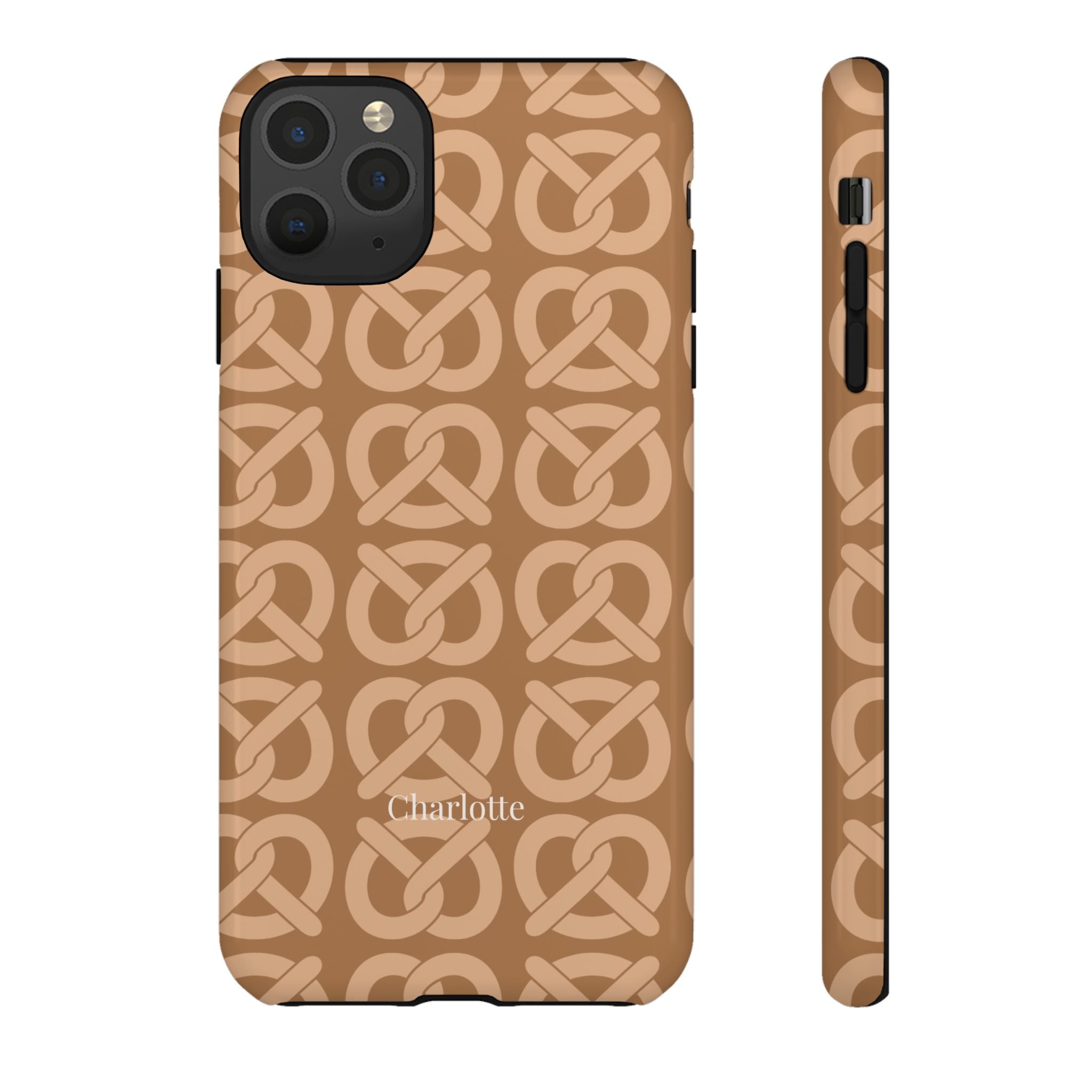 BREZN MONOGRAMM COGNAC – Personalisierte Handyhülle mit Dual-Layer-Schutz