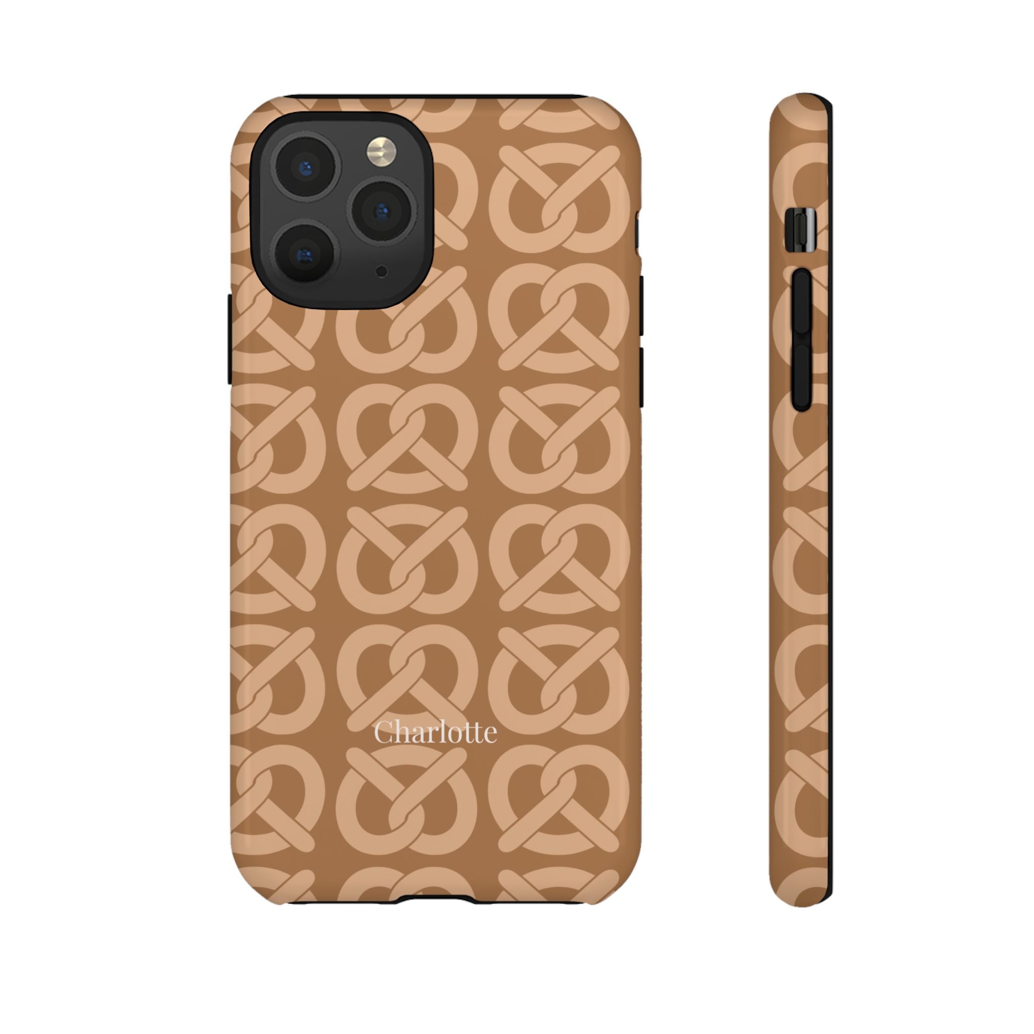 BREZN MONOGRAMM COGNAC – Personalisierte Handyhülle mit Dual-Layer-Schutz