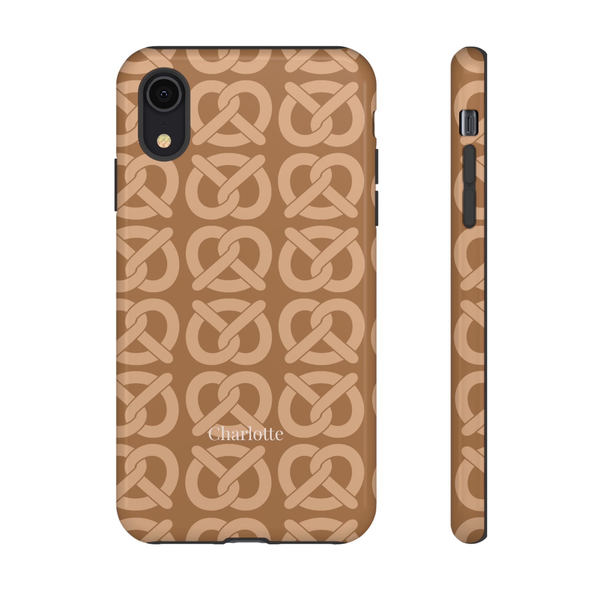 BREZN MONOGRAMM COGNAC – Personalisierte Handyhülle mit Dual-Layer-Schutz