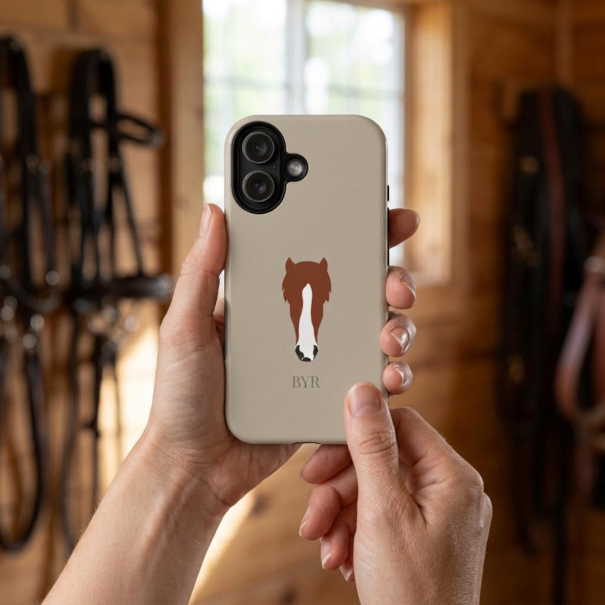 UNIQUE ANIMAL ART EDITION BEIGE – Personalisierte Handyhülle mit Dual-Layer-Schutz
